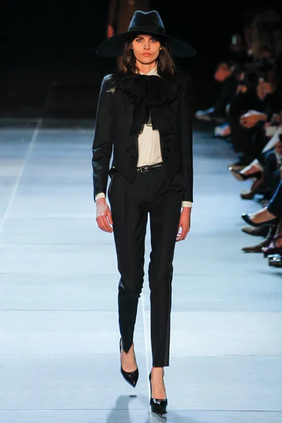 Look 3